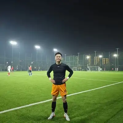 袁亮巧